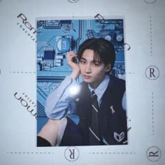 ICEx 志賀李玖 生写真のサムネイル