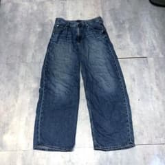 ユニクロ　バギーバレルレッグジーンズのサムネイル