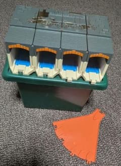 プラレール きかんしゃトーマス たためるトーマス機関庫セットのサムネイル