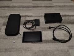 NINTENDO SWITCH本体と付属品 おまけポーチ付きのサムネイル