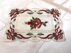 キャンドルと花の刺繍テーブルクロスのサムネイル