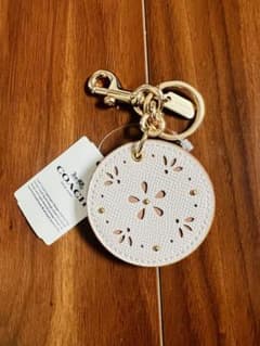 COACH ホワイトレザー ミラー付きキーホルダーのサムネイル