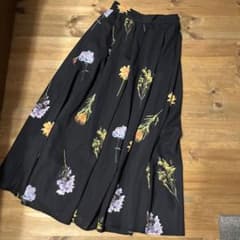 MURUA☆花柄 黒 ロングフレアスカートのサムネイル