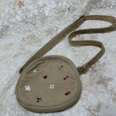 familiar刺繍ベージュポシェットのサムネイル