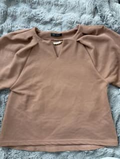 Jeune Garçon パール付き スリットネック ブラウス