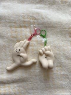 makomo 手の形 キーホルダー 2種セットのサムネイル