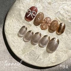 #94 ネイルチップ ニュアンス 個性派 ぷっくりフラワー フレンチ マグネットのサムネイル