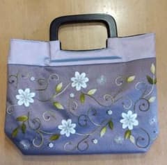 刺繍バッグのサムネイル