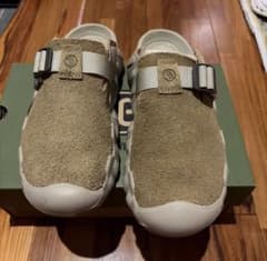 KEEN ベージュ スエード サンダルのサムネイル