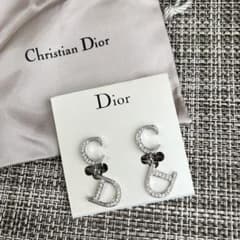 Christian Dior CDロゴ ラインストーン イヤリング - メルカリ