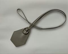 gu レザーキーネックレス