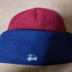 stussyのニット帽のサムネイル