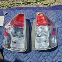 d*読様 美品! トヨタ プリウスα USマーカー付き後期テ ールセット!! d*読様 美品! トヨタ プリウスα USマーカー付き後期テ ールセット