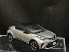 トヨタ C-HR カラーサンプル シルバーのサムネイル
