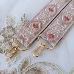 花柄刺繍 スマホショルダーストラップのサムネイル