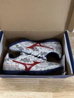 MIZUNOミズノ　フットサルシューズ 27㎝のサムネイル