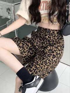 SHEIN ヒョウ柄 ハーフパンツ Mサイズのサムネイル