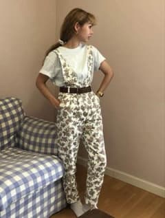 【最終値下げ！】tostalgic clothingフローラルロンパースのサムネイル