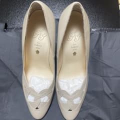 パンプス ベージュ　オフホワイトちゃけちょけ 猫足 23.5cm クラシカルのサムネイル