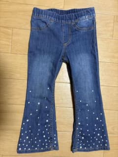 H&M フレアデニムパンツ ビーズ付きのサムネイル
