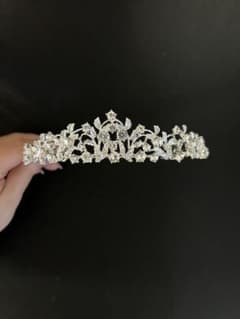 上品　ティアラ　結婚式のサムネイル