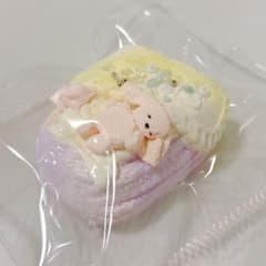 【スクイーズ】うさぎが　マドレーヌ風ケーキのサムネイル