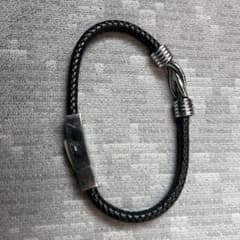 黒の編み込みレザー ブレスレットのサムネイル