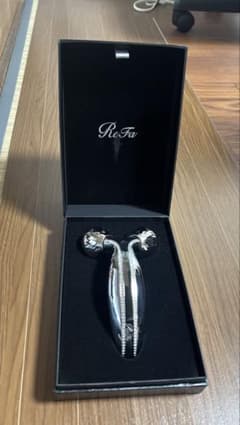 ReFa 美顔ローラー シルバー 専用ケース付き - メルカリ