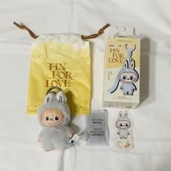 LABUBU PIN FOR LOVE イニシャル ラブブ Cのサムネイル