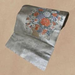 美品 花柄刺繍 シルバー帯 シルバー 袋帯 花柄 刺繍 金糸 銀糸 裏面白 - メルカリ