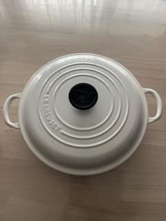 Le Creuset ホワイト 26cm 両手鍋 Le Creuset ホワイト 26cm 両手鍋 - メルカリ