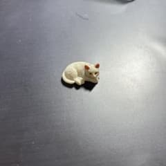猫の置物 クリーム色のサムネイル