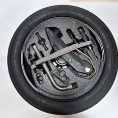 VW ゴルフ7 　未使用 未走行 純正スペアタイヤ　中古 純正 車載工具セット VW ゴルフ7 未使用 未走行 純正スペアタイヤ 中古 純正 車載工具セット