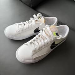 NIKE ホワイト スニーカー ブレーザーローレトロ 24cmのサムネイル