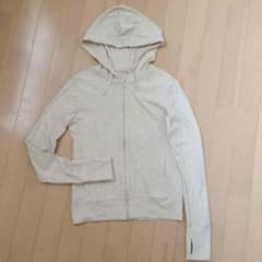 ユニクロ UVカットパーカーのサムネイル