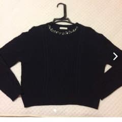 再出品しました。黒 ジビュー付きニットのサムネイル