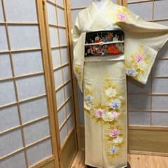 4439］黒留袖 菊花 駒刺繍 比翼付 五つ紋 蔦 正絹 着物 袷