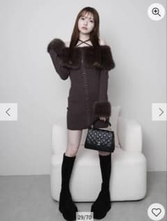 LIP SERVICE ファーオフショルボタンニットワンピース ブラウンSのサムネイル