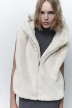 ZARA ザラ　フェイクファーフードブルゾンのサムネイル