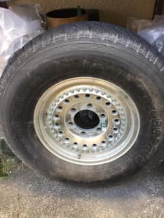 タイヤ４本セット  225/80R15のサムネイル