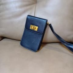 GUCCI グッチ ターンロック スマホ ショルダー ブラック - メルカリ