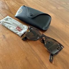 Ray-Ban サングラスのサムネイル