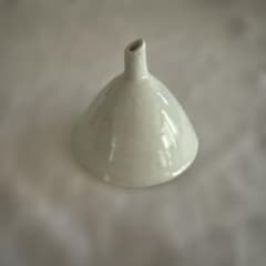 池本惣一　白磁漏斗　じょうご