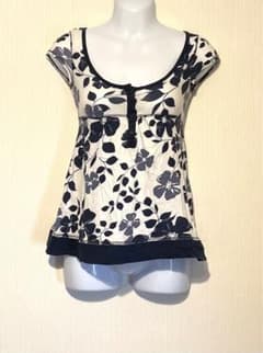 abercrombie M 花柄トップスのサムネイル