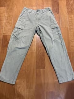 ユニクロ　カーゴパンツ　カーキ　W73のサムネイル