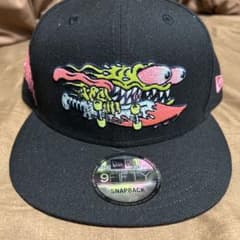 【ニューエラ】SANTA CRUZ スナップバックキャップ ブラックのサムネイル