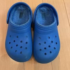 Crocs キッズ ボアサンダル ブルーのサムネイル