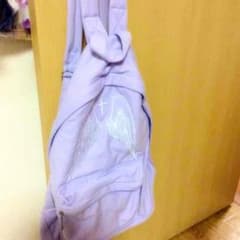 羽とクロスが可愛いリュックのサムネイル