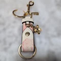 未使用COACH キーホルダー ピンク 花柄のサムネイル