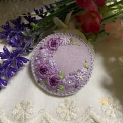 ハンドメイドくるみボタン刺繍ブローチ♡シックなpurple wreatheのサムネイル